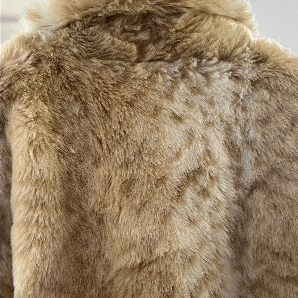 Tudor Court Women's Cream Faux Fur Coat, size XL Fits like a XXL 50” across bust - Picture 4 of 4